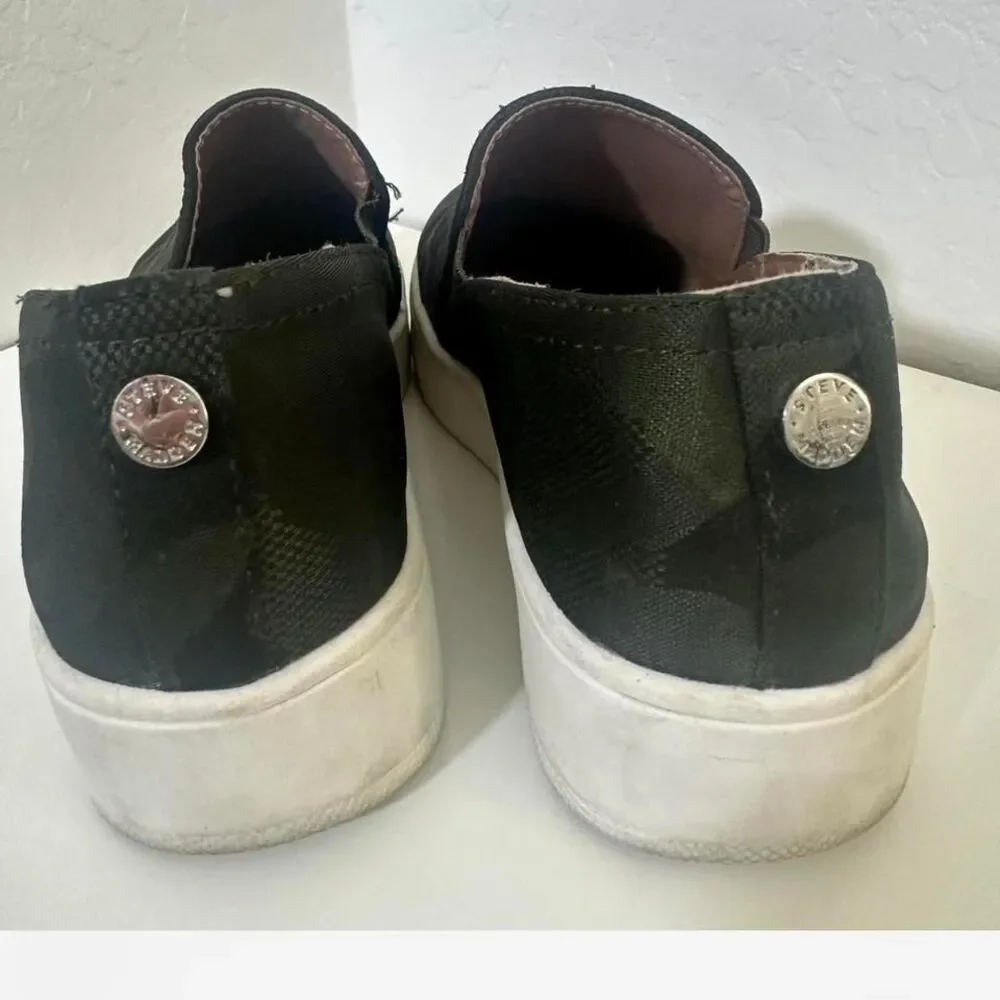Steve Madden‎ Camouflage Slip-On Sneakers women’s size 6 green shoes casual